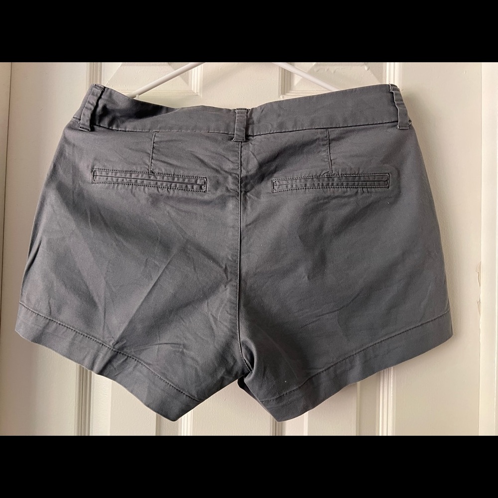 Old navy everyday gray mid rise shorts.